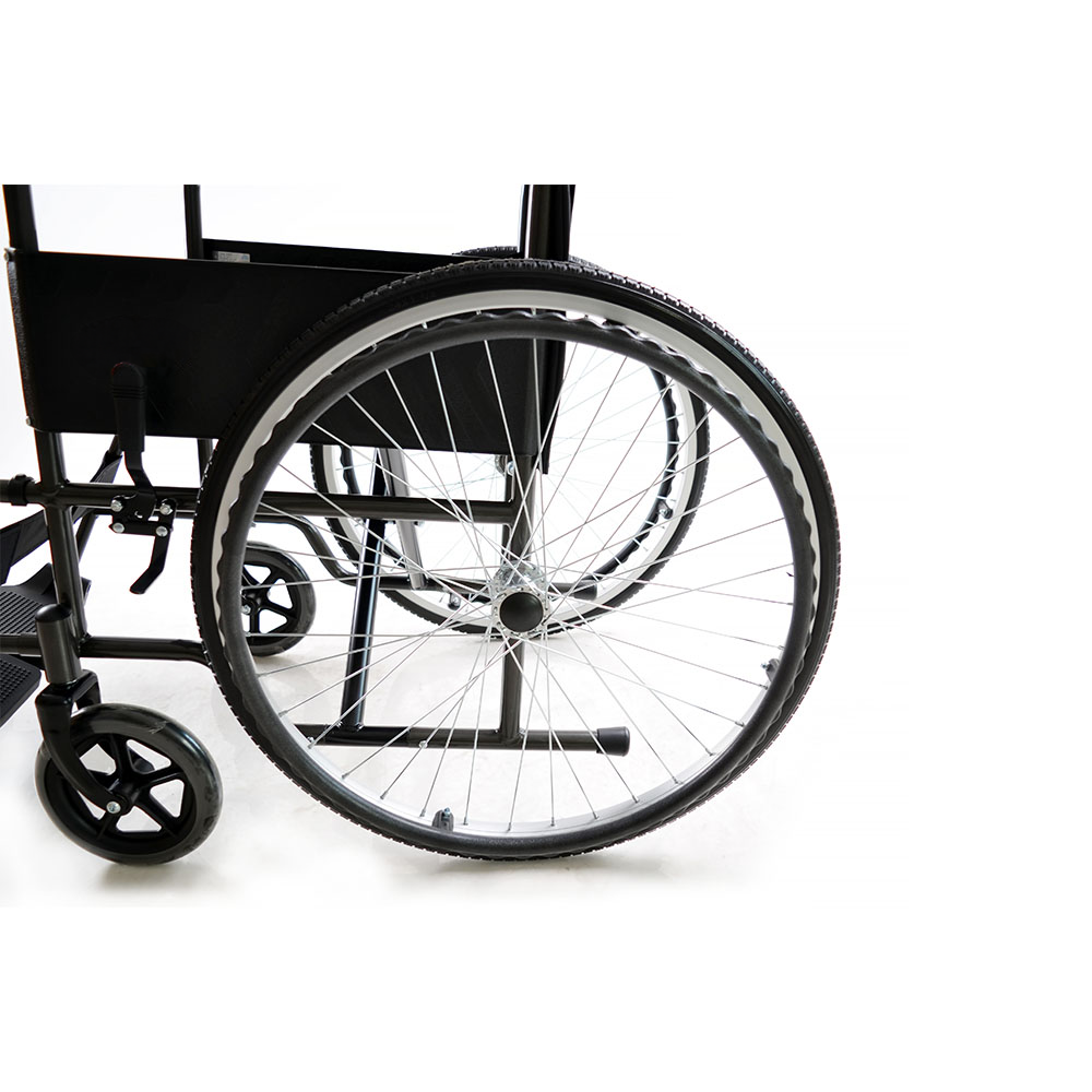 Silla de ruedas de 18" con apoyabrazos fijos y pieceros desmontables | Color Negro | CasaMedic | Exclusivo Web
